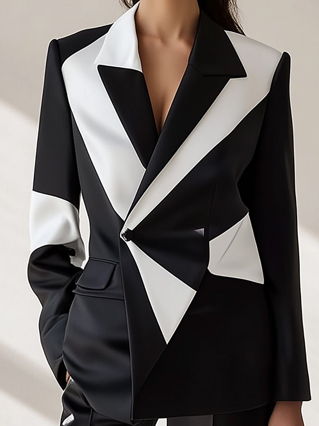 Elegant Monochrome Suit with Geometric Print - Blazer